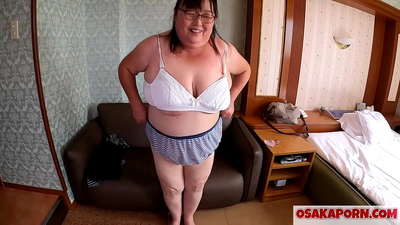 मोटी जापानी माँ अपने विशाल स्तन दिखाती है और एक सेक्स खिलौना का आनंद लेती है। 51 वर्षीय एशियाई माँ अपने यौन अनुभव के बारे में बात करती है। युकिको 1 ओसाकापोर्न फैटी मिल्फ़